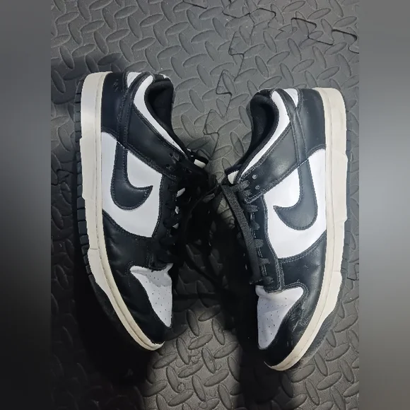 Nike Dunk Panda Men Sneakers - Picture 5 of 16